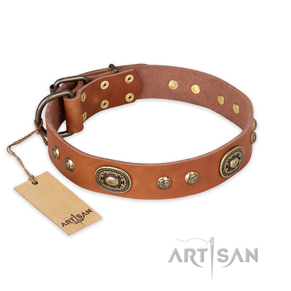 Easy wearing leather dog collar for handy use